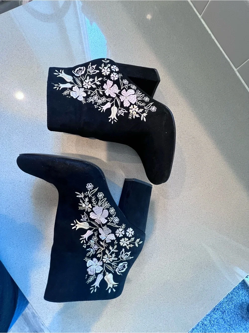 Black Embroidered Floral Loreida Ankle Boots Block Heel Side Zip Sz 9 Just Fab